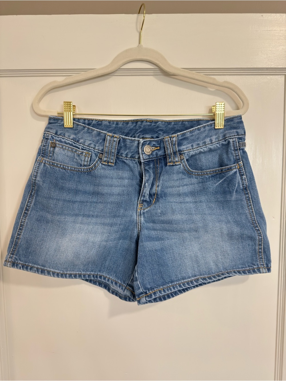 GAP Everyday Light Wash Denim Shorts - Women